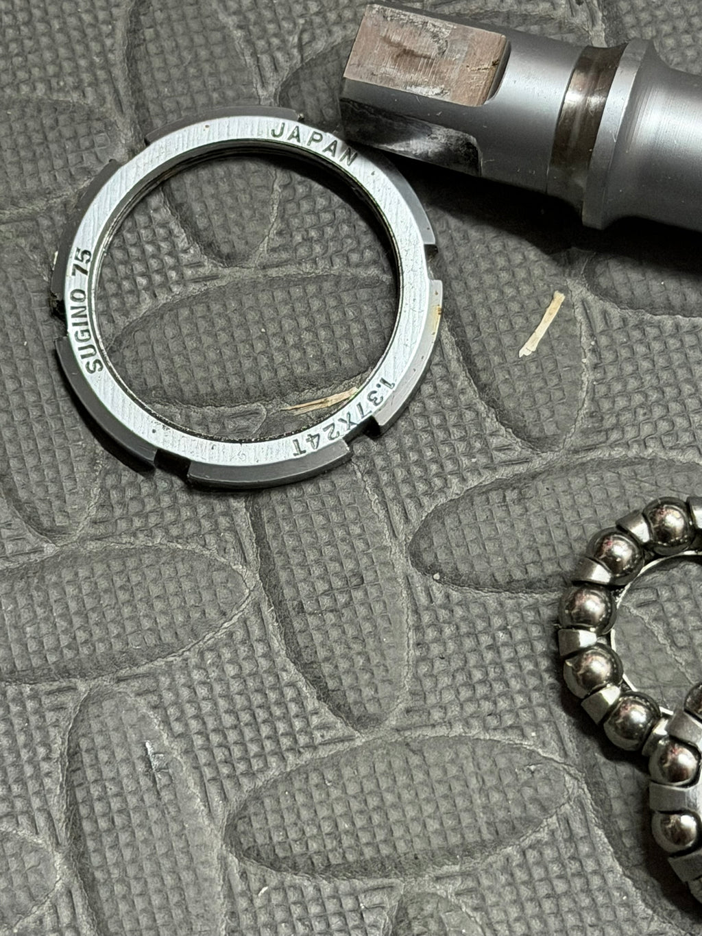 Sugino 75 NJS Bottom Bracket