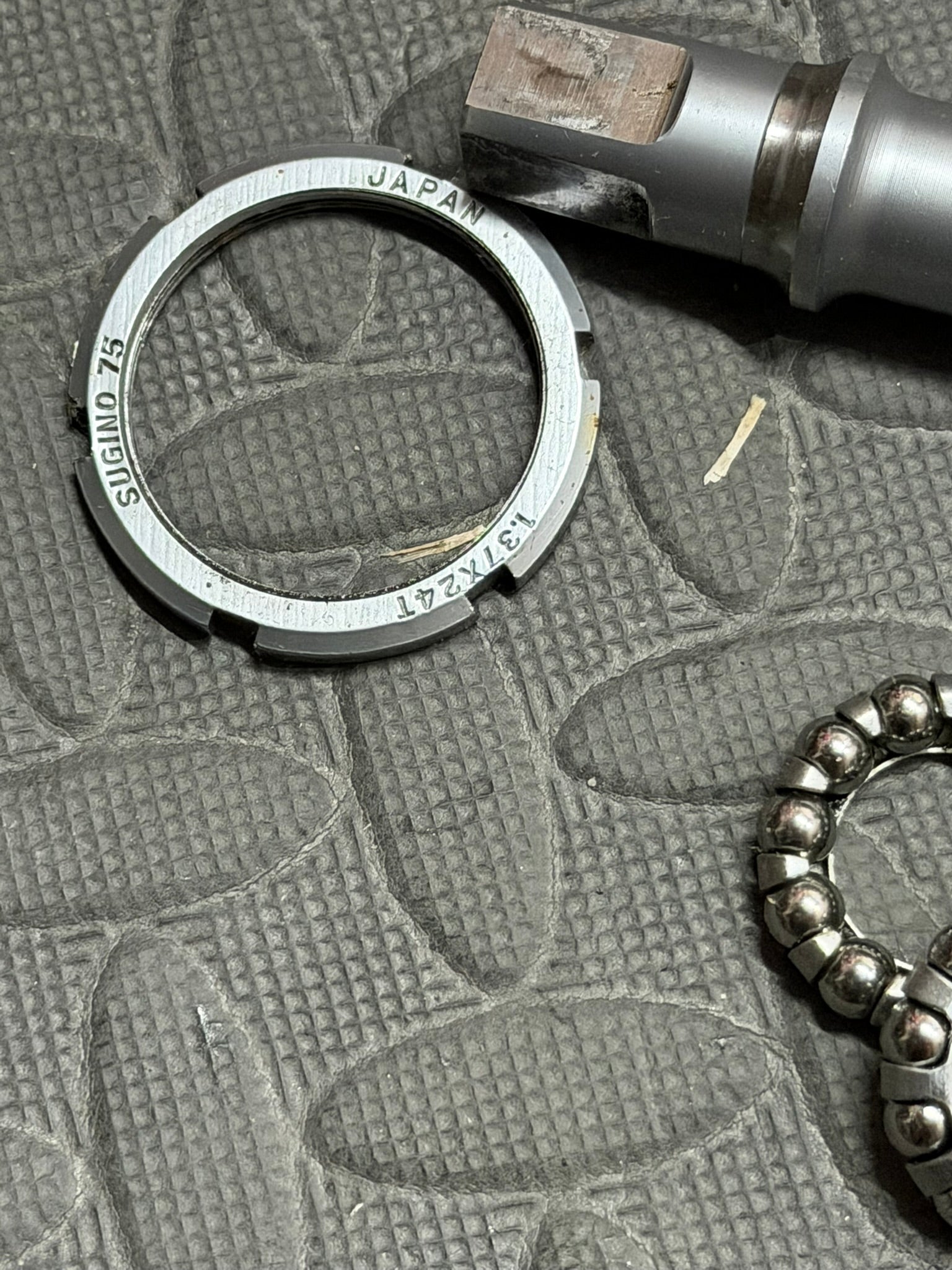 Sugino 75 NJS Bottom Bracket