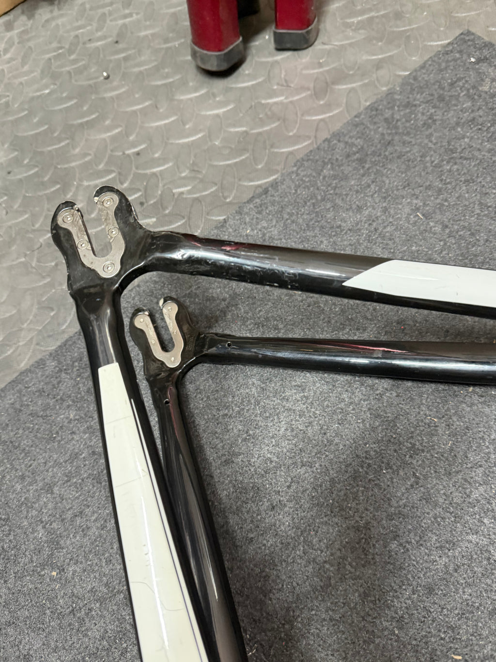 Look 464 AL Track Frameset Size M – Top Tube Dent