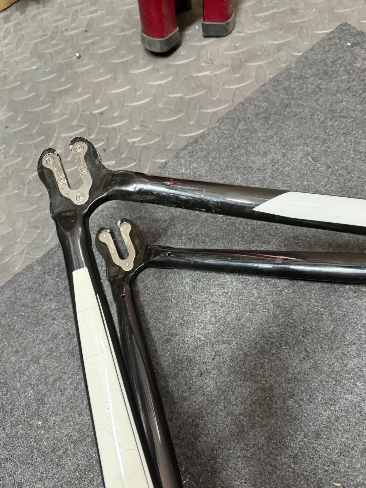 Look 464 AL Track Frameset Size M – Top Tube Dent