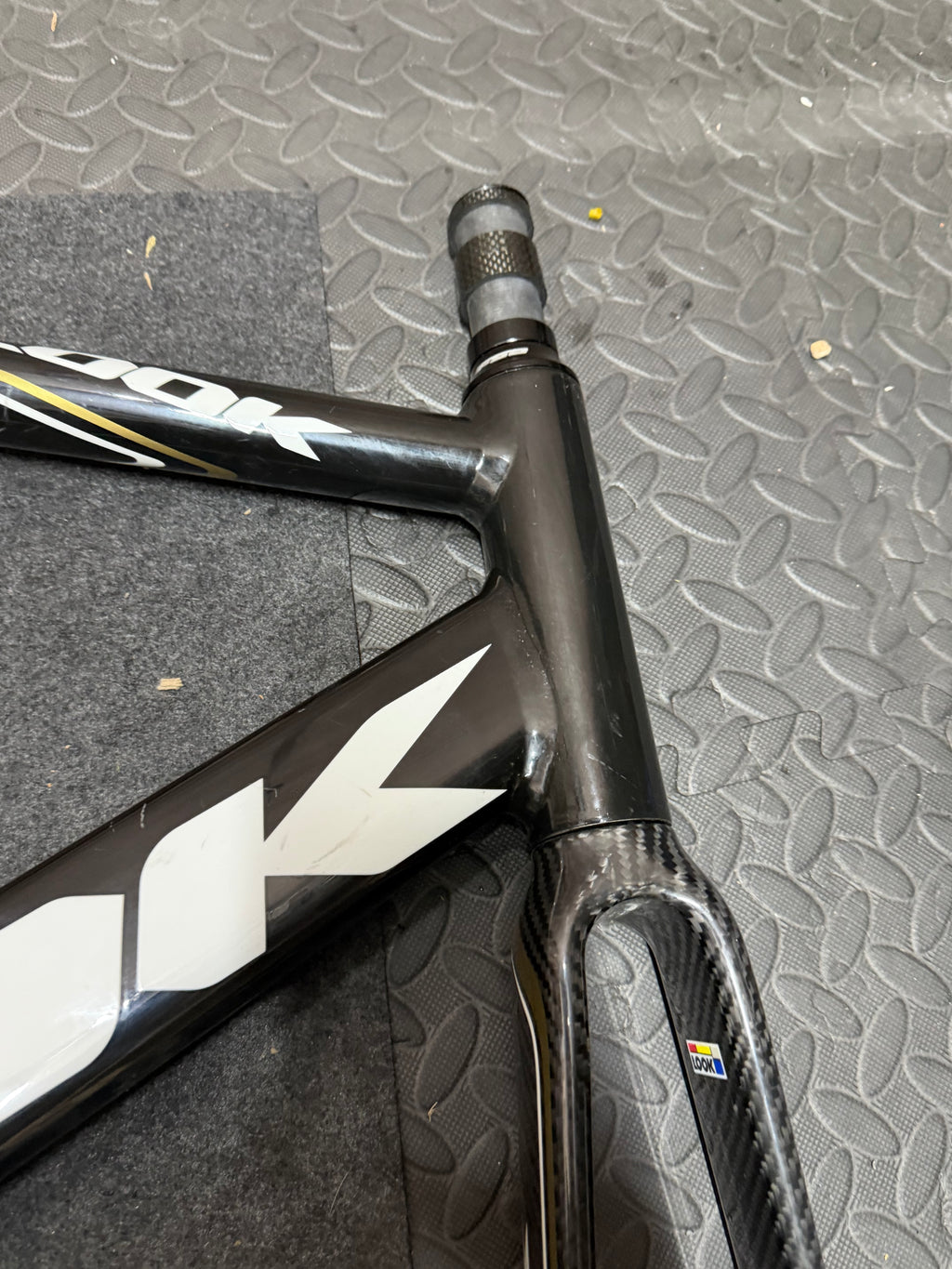 Look 464 AL Track Frameset Size M – Top Tube Dent
