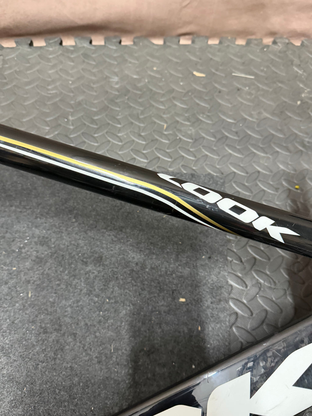 Look 464 AL Track Frameset Size M – Top Tube Dent