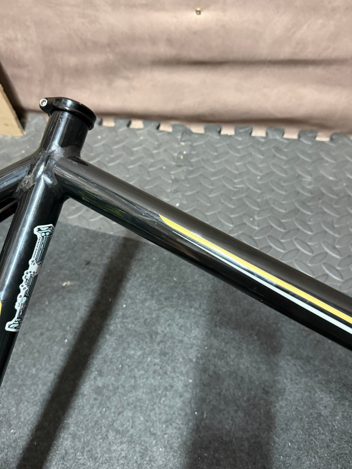 Look 464 AL Track Frameset Size M – Top Tube Dent