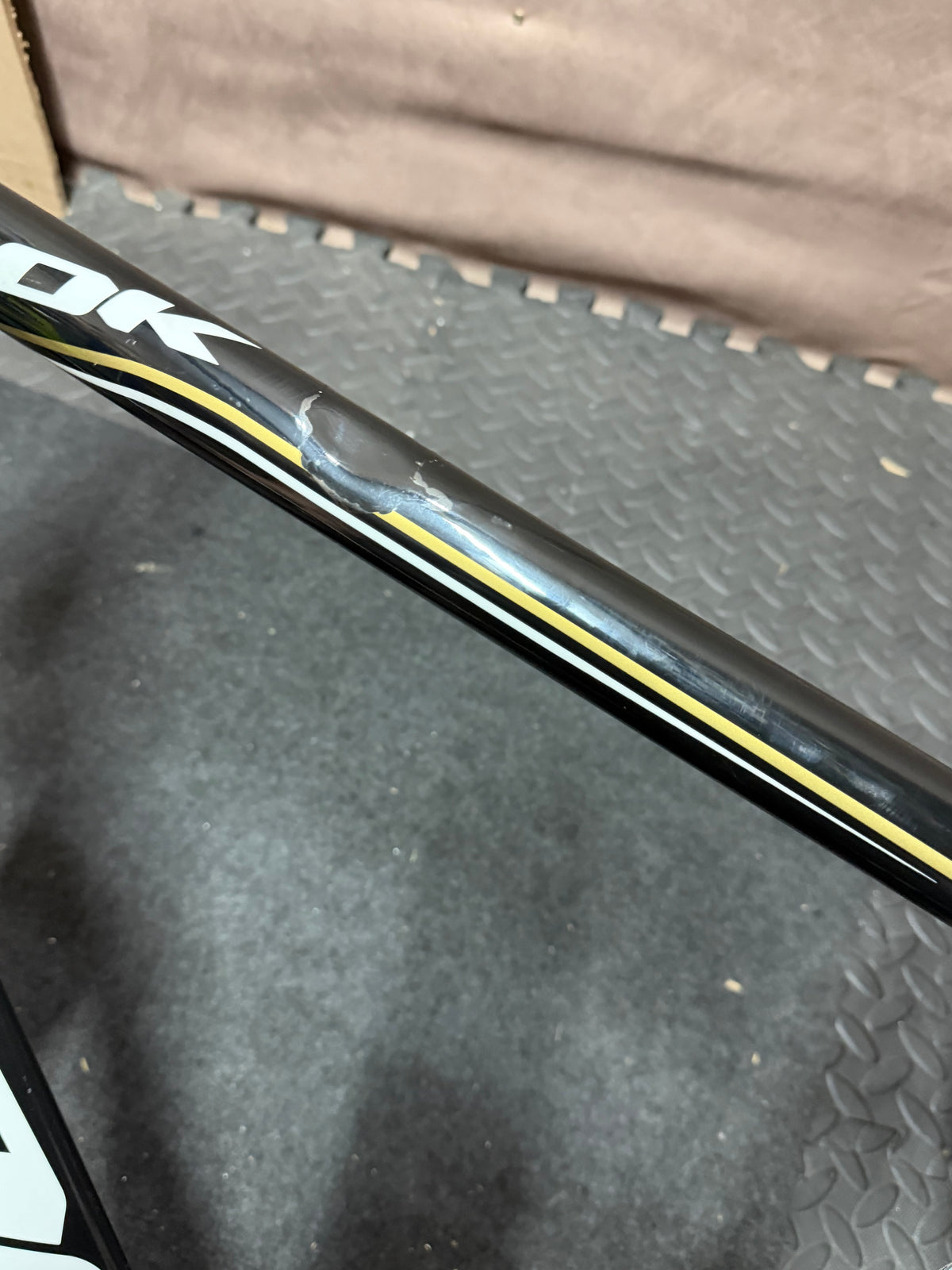 Look 464 AL Track Frameset Size M – Top Tube Dent