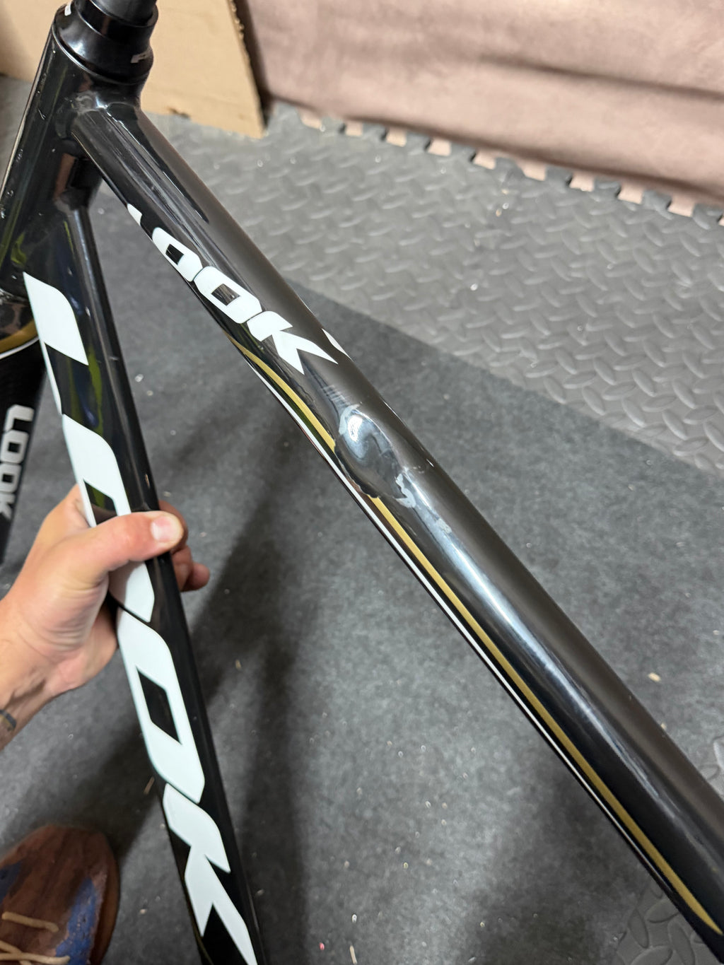 Look 464 AL Track Frameset Size M – Top Tube Dent