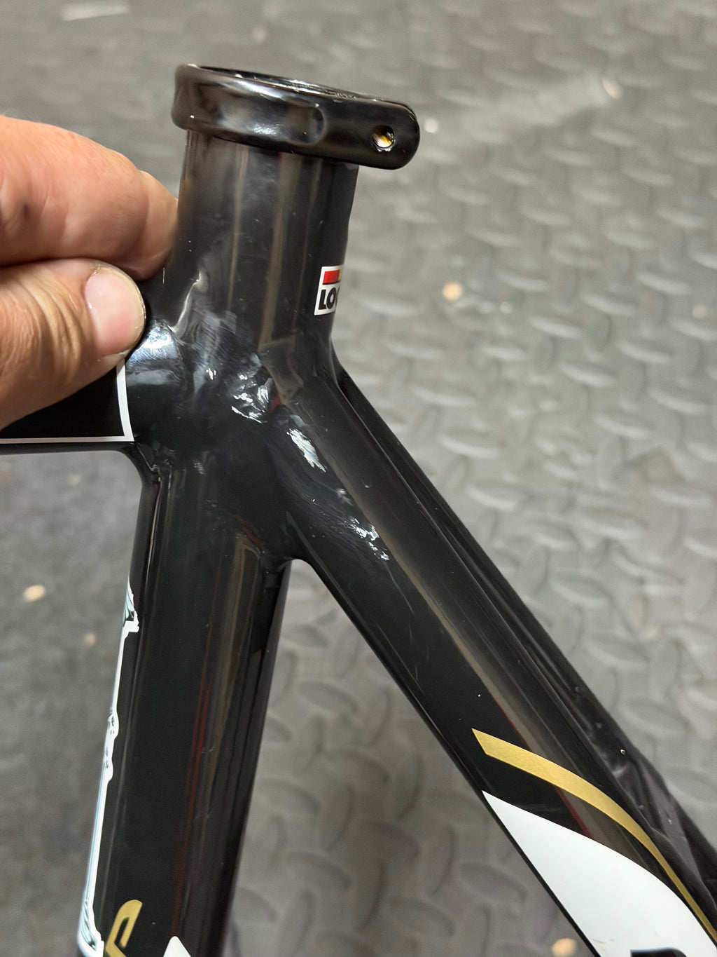 Look 464 AL Track Frameset Size M – Top Tube Dent
