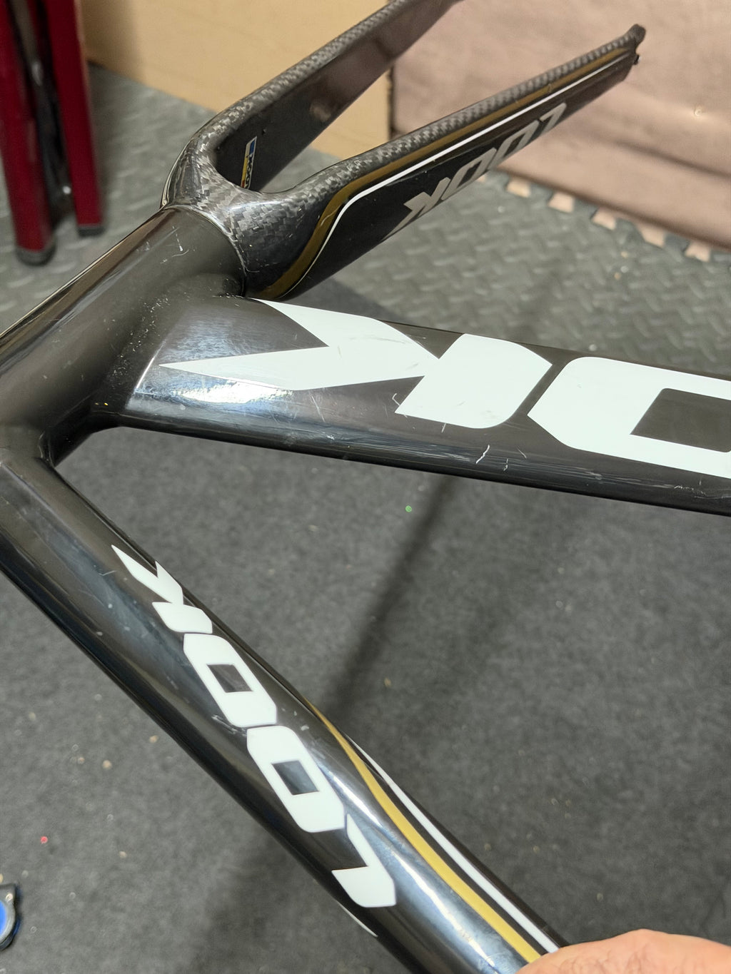 Look 464 AL Track Frameset Size M – Top Tube Dent