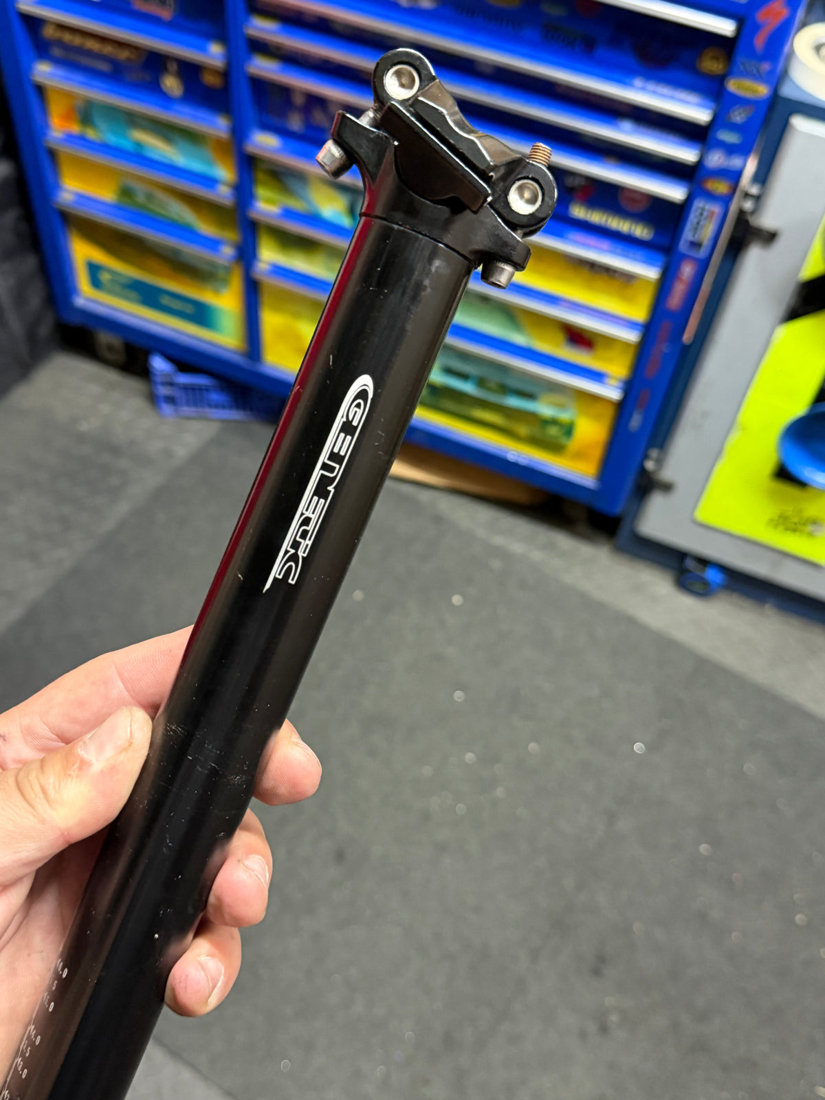 Genetic CNC Aluminium Seatpost 31.6mm