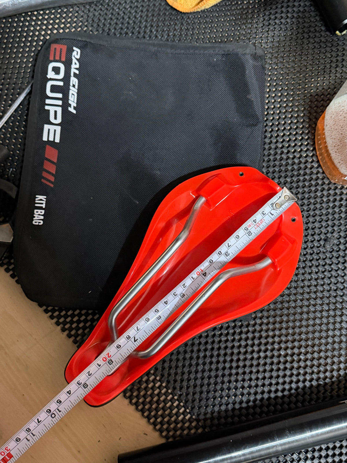 Fabric Tri Flat Elite Saddle – Black/Red