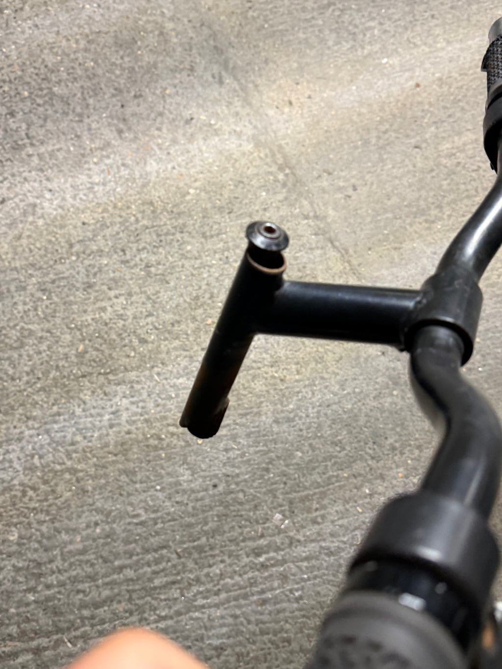 Front view of MTB handlebar and quill stem