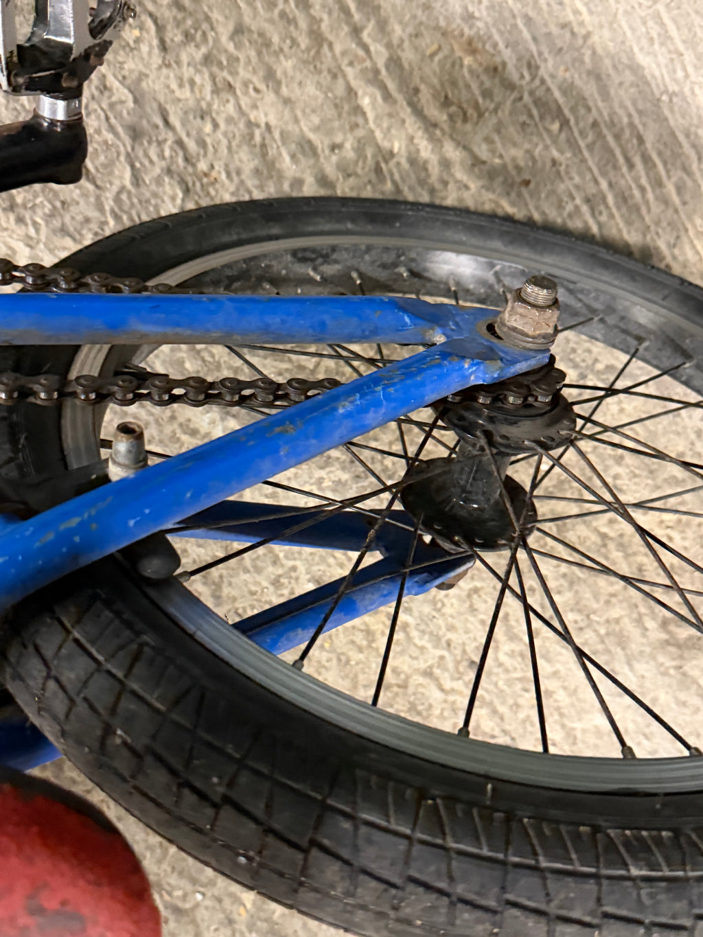 Rear axle and frame dropout of blue Sunday BMX