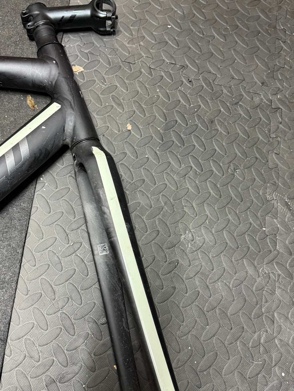 Specialized Langster size 54 frameset – front of head tube and fork
