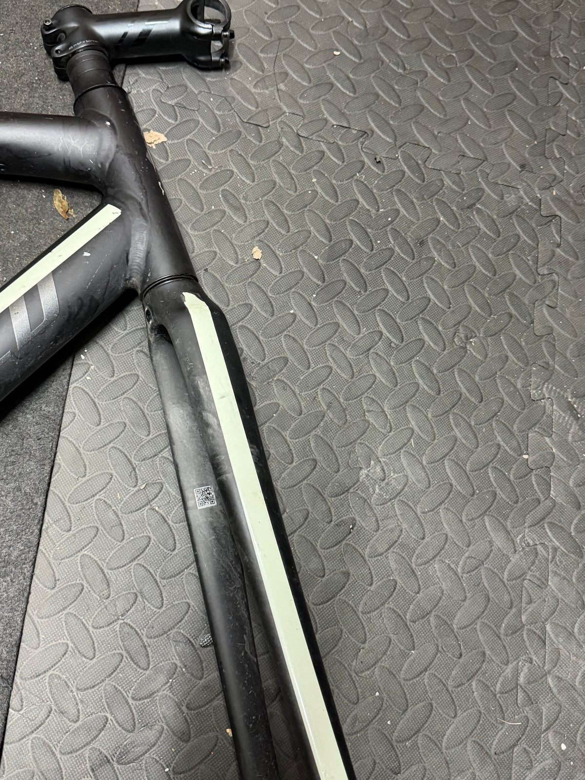 Specialized Langster size 54 frameset – front of head tube and fork