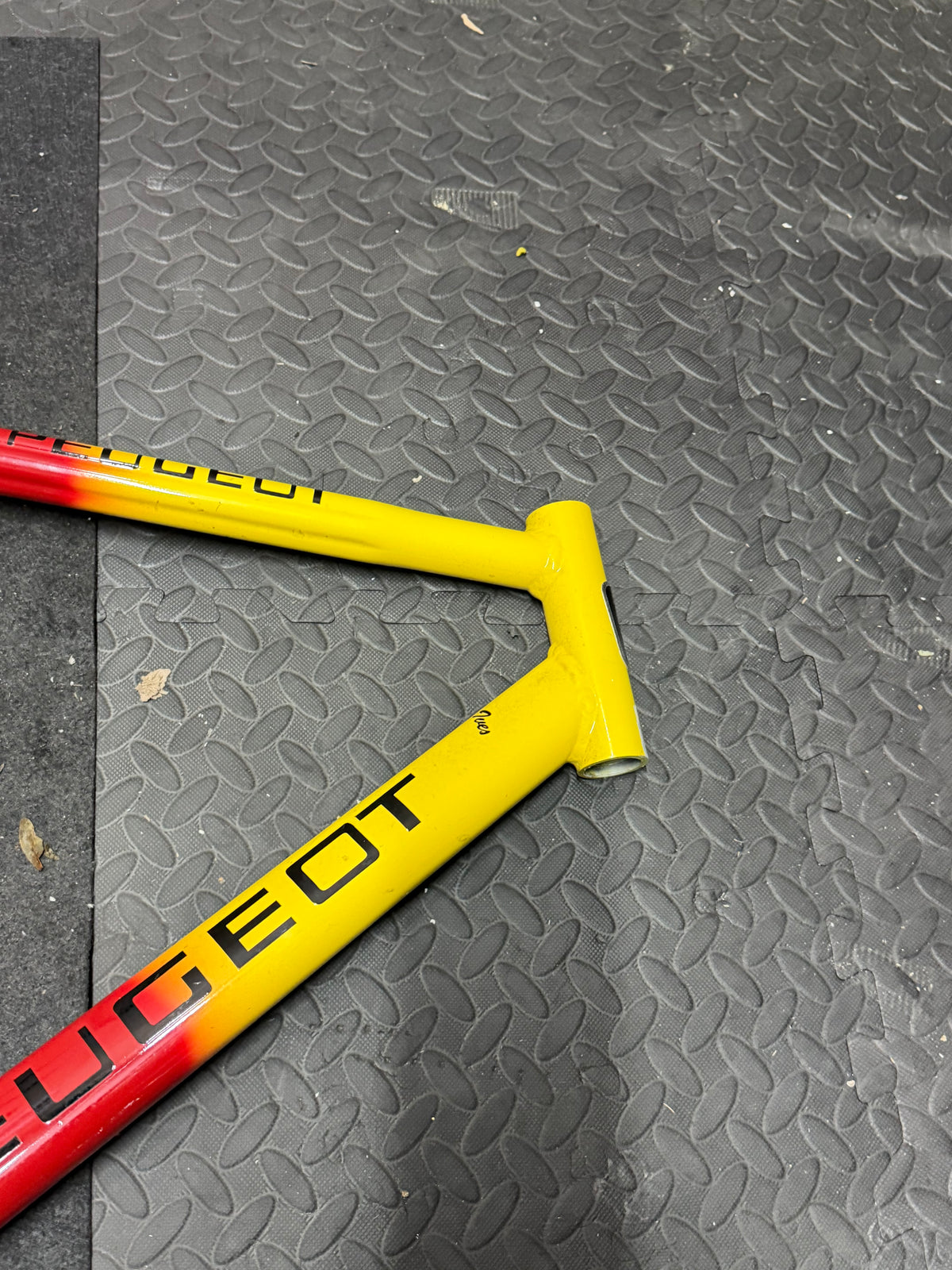 Custom red and yellow aluminium track frame – yellow head tube and top tube junction