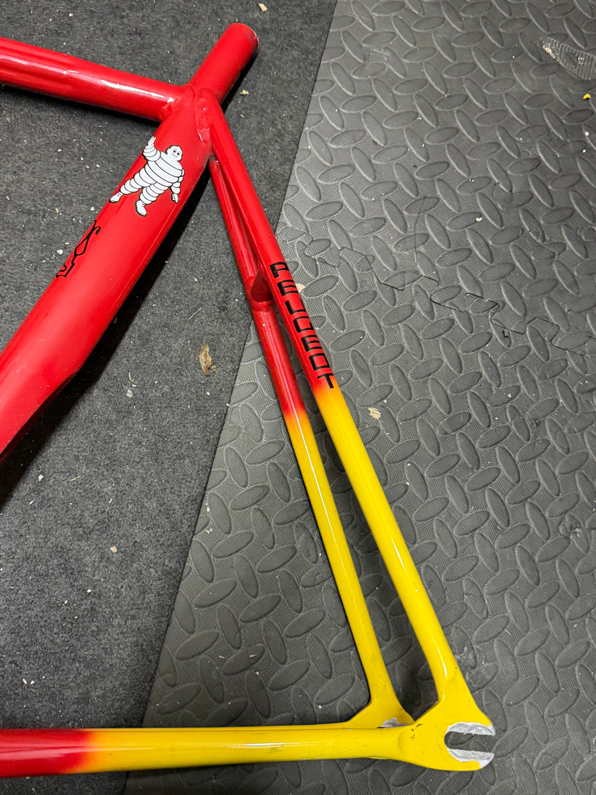 Custom red and yellow aluminium track frame – rear triangle and dropouts