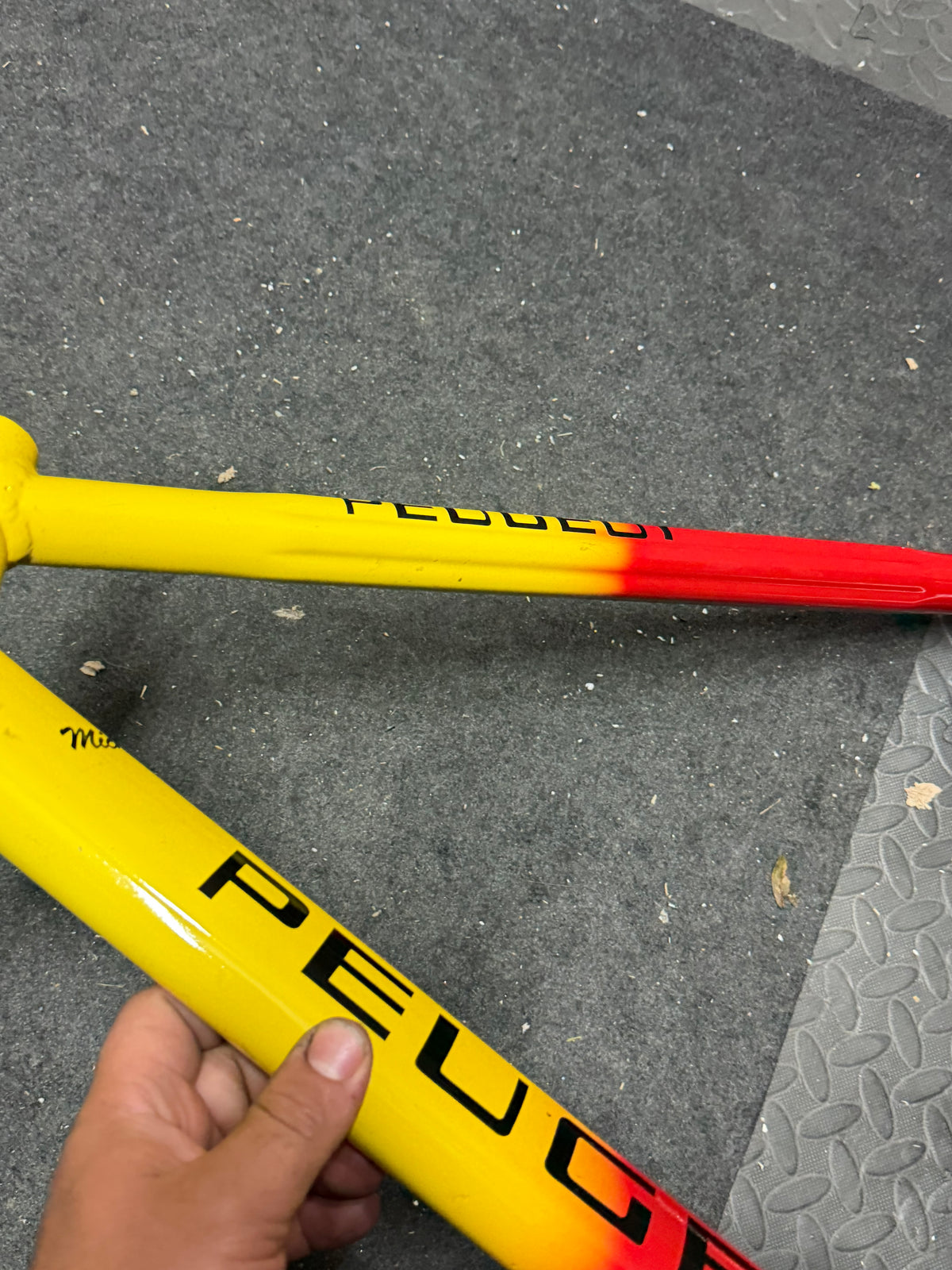 Custom red and yellow aluminium track frame – paintwork and lettering on frame tubes