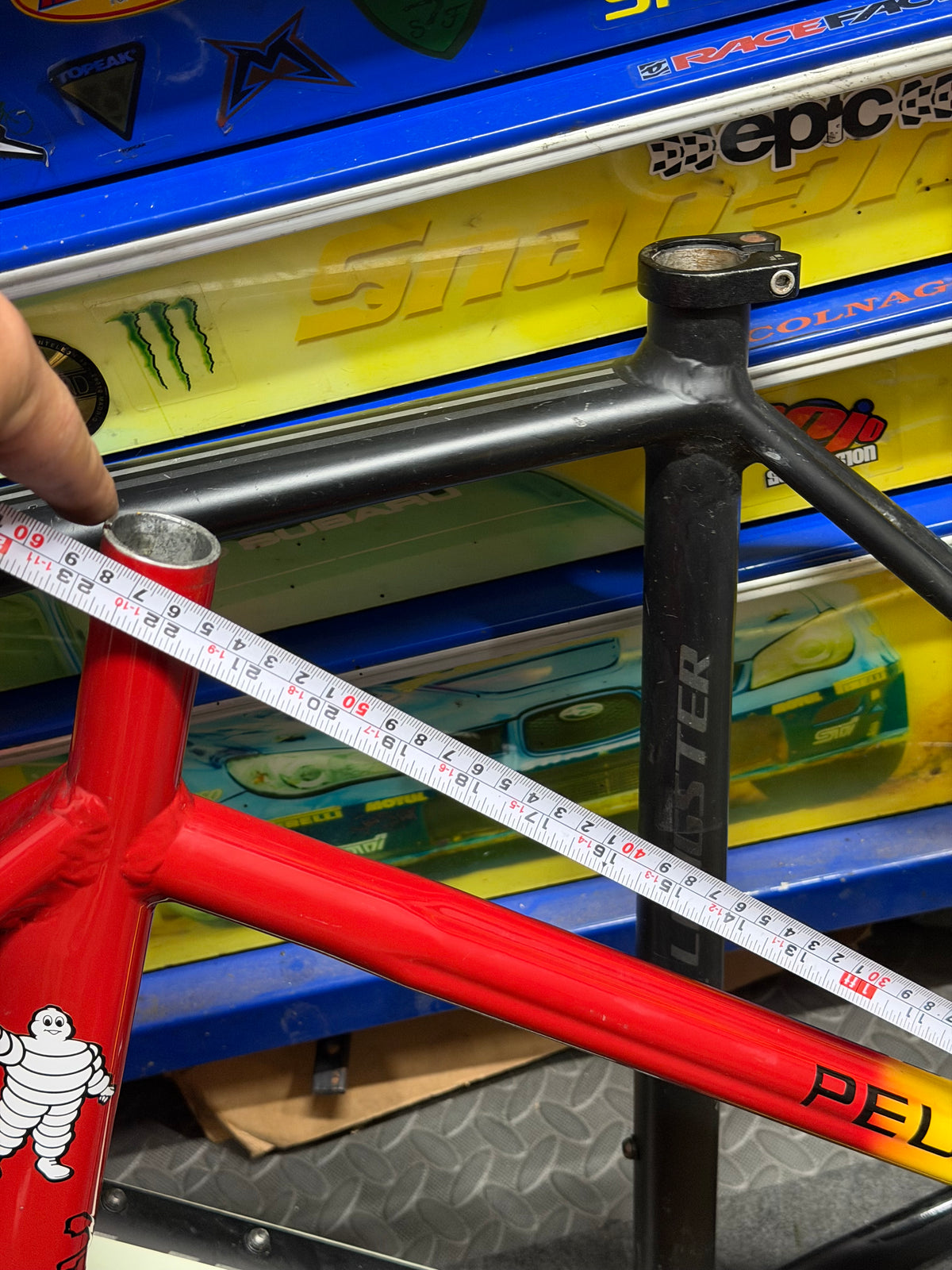 Custom red and yellow aluminium track frame – top tube measurement with tape
