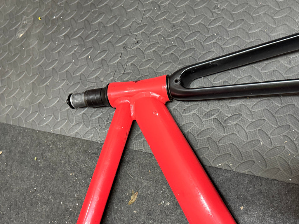 State red aluminium track frameset – front view of head tube and fork