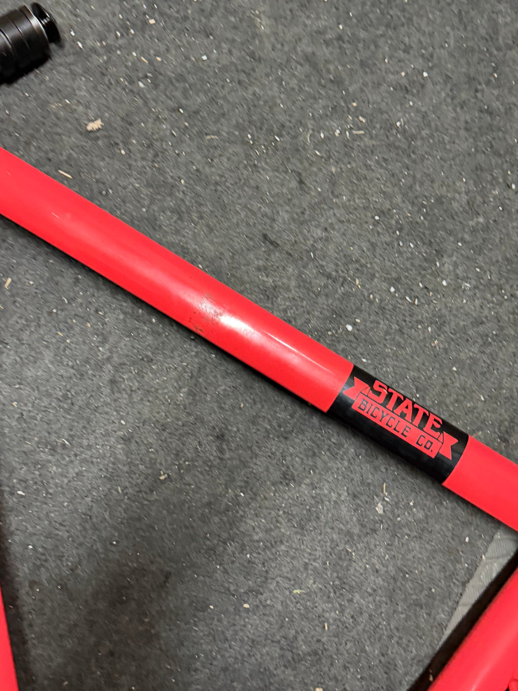 State red aluminium track frameset – top tube with State branding