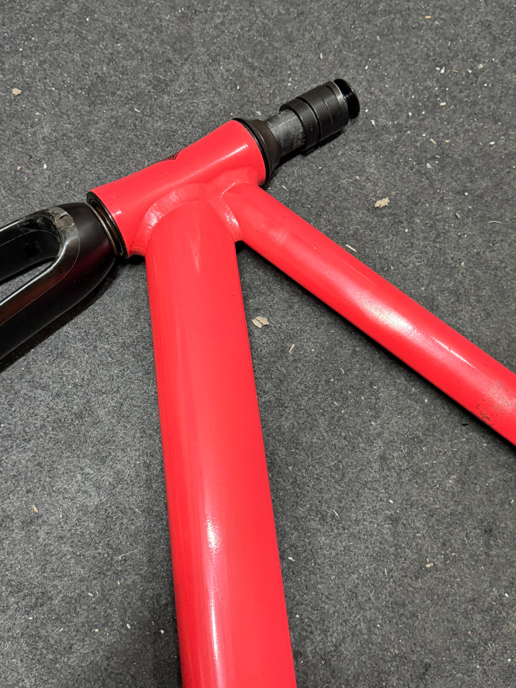 State red aluminium track frameset – headset and upper frame tubes