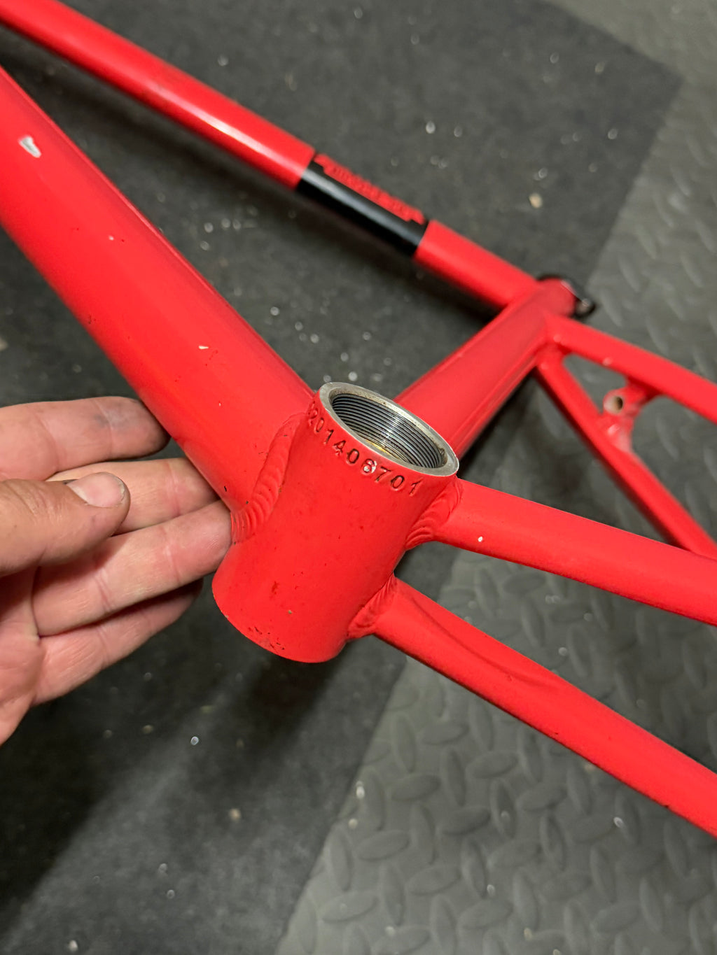 State red aluminium track frameset – seat tube opening and rear stays