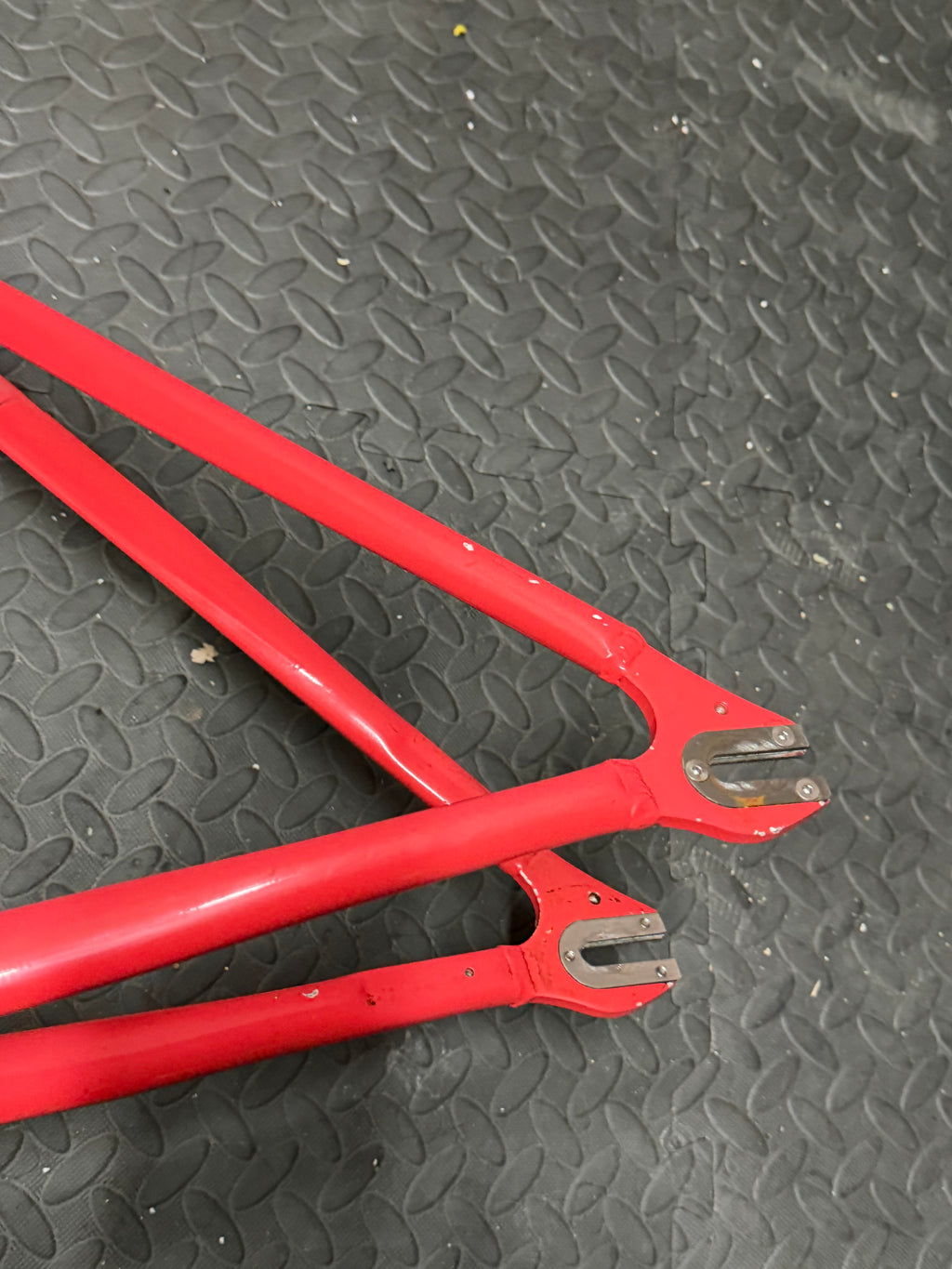 State red aluminium track frameset – rear track dropouts