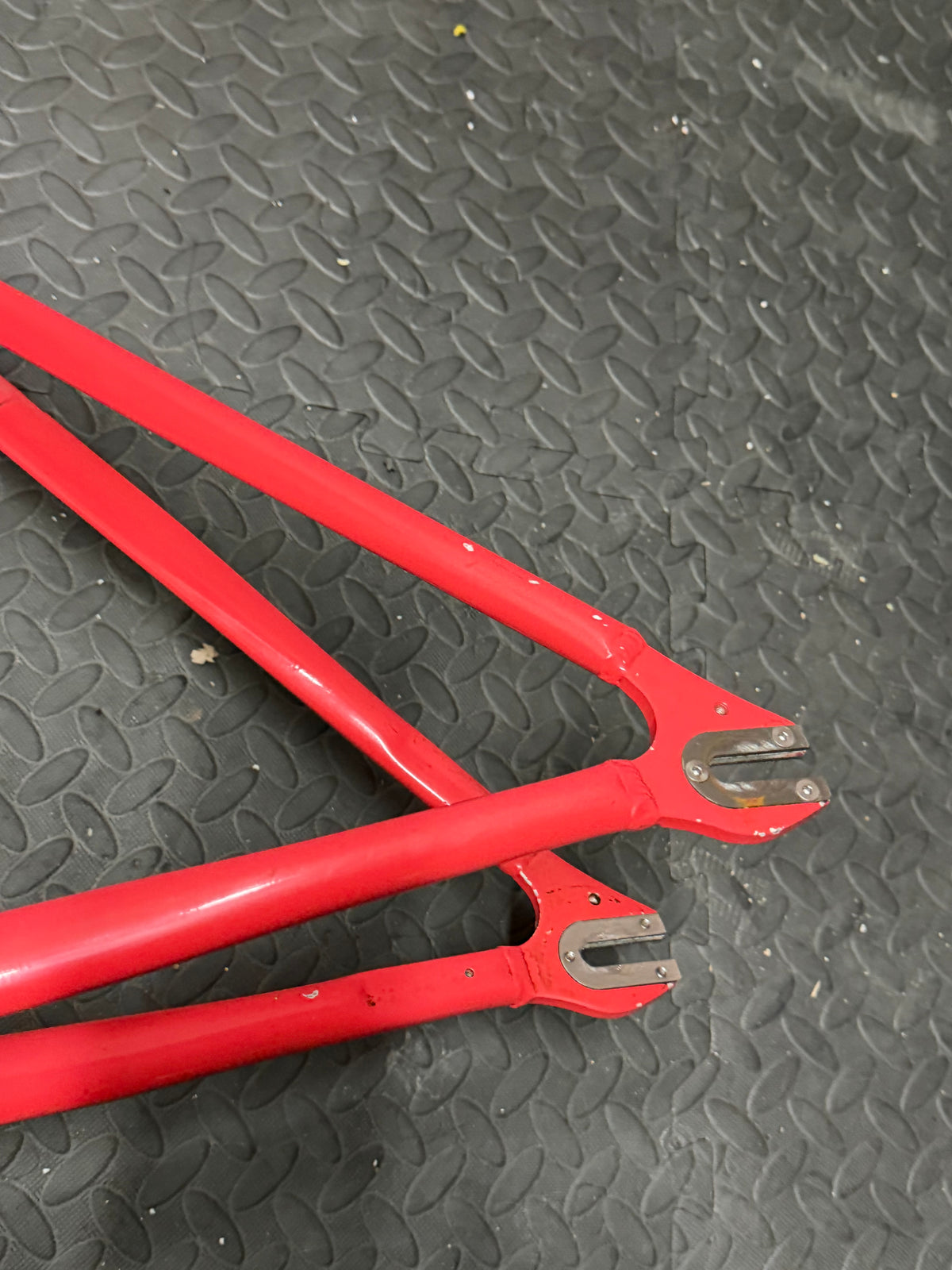 State red aluminium track frameset – rear track dropouts