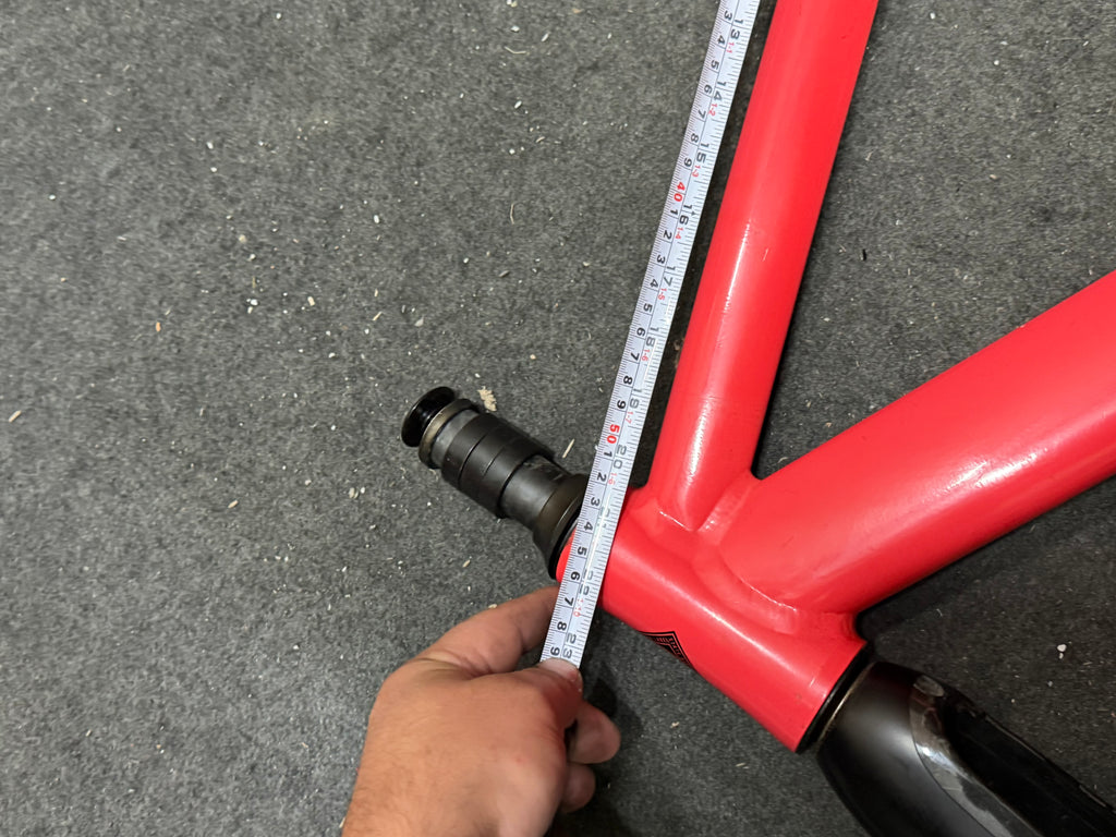 State red aluminium track frameset – seat tube measurement with tape