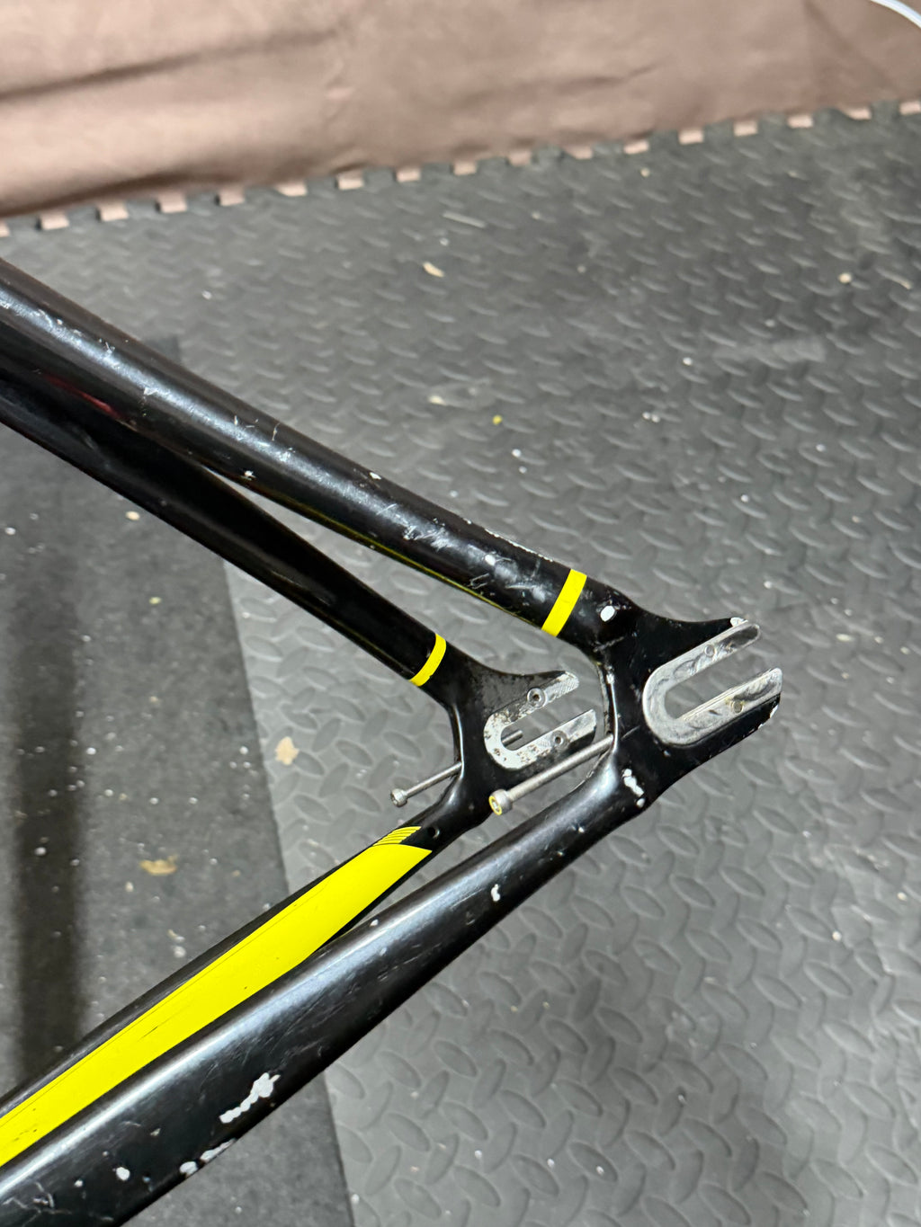 Boardman TK Pro 51cm track frameset – rear dropout and yellow frame accents