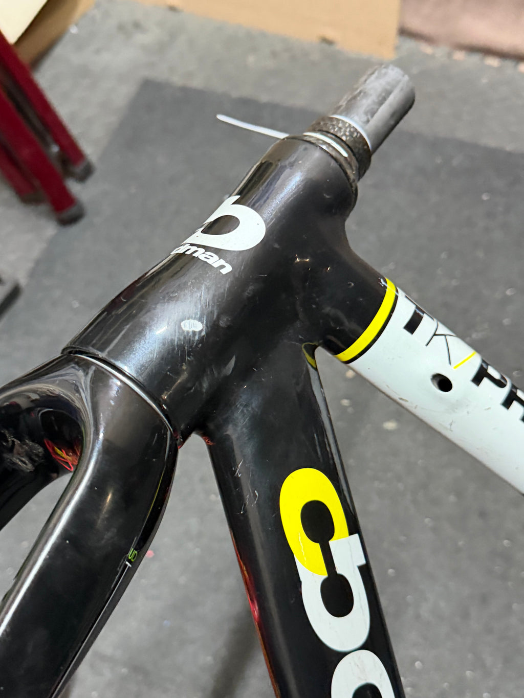 Boardman TK Pro 51cm track frameset – headset and fork steerer close-up