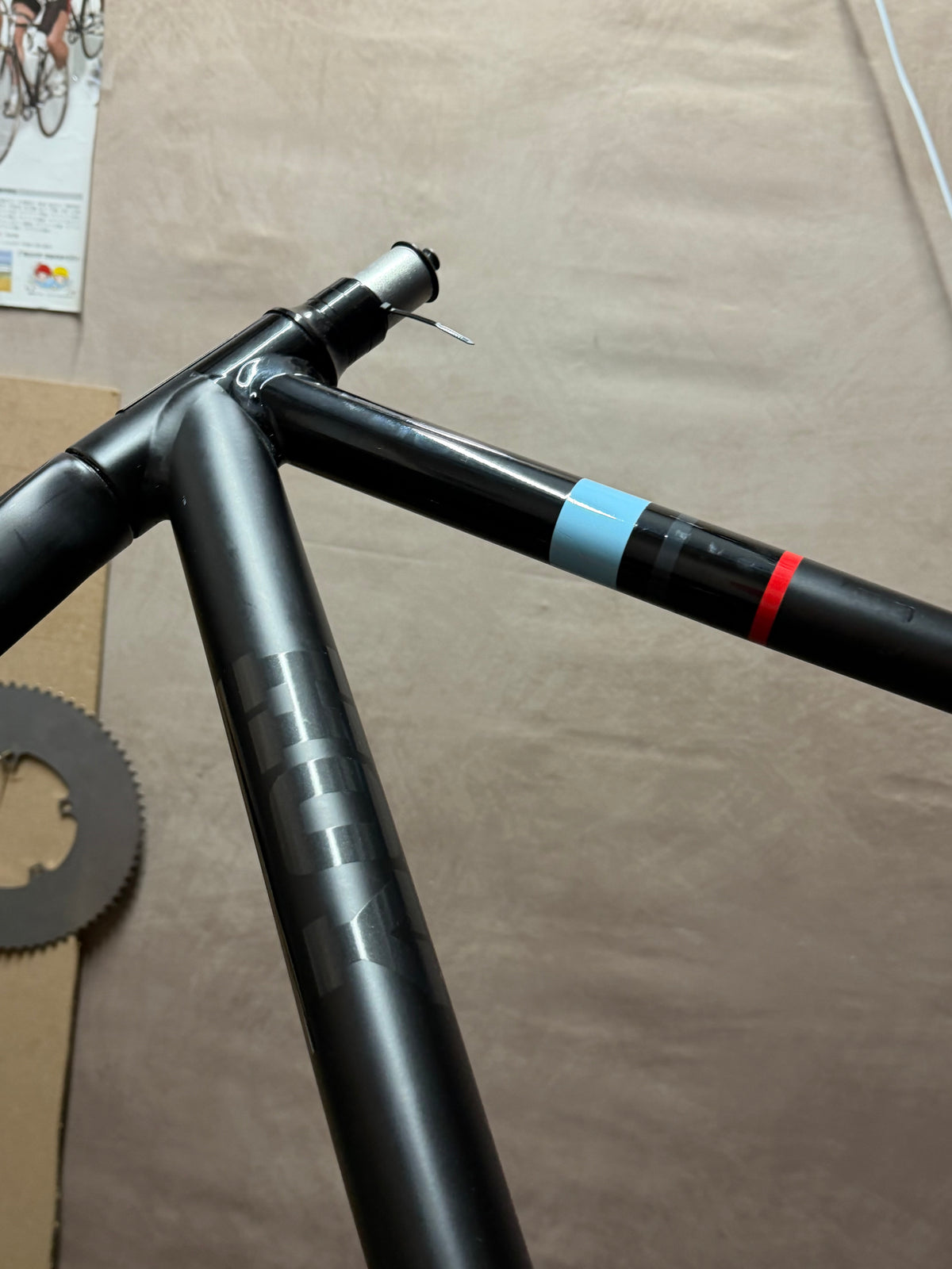 Hoy Fiorenzuola .001 Medium track frameset – top tube and head tube from the side