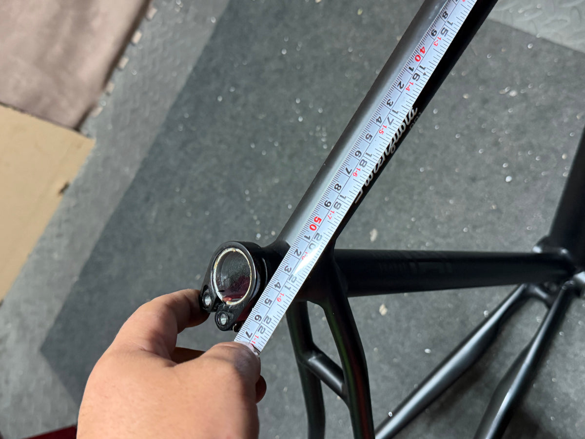 Hoy Fiorenzuola .001 Medium track frameset – diagonal frame measurement with tape