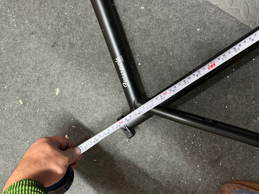 Hoy Fiorenzuola .001 Medium track frameset – top tube measurement with tape