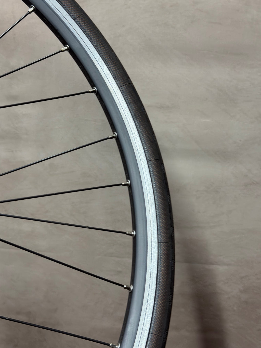 700c clincher fixed gear rear wheel – rim sidewall and spoke detail