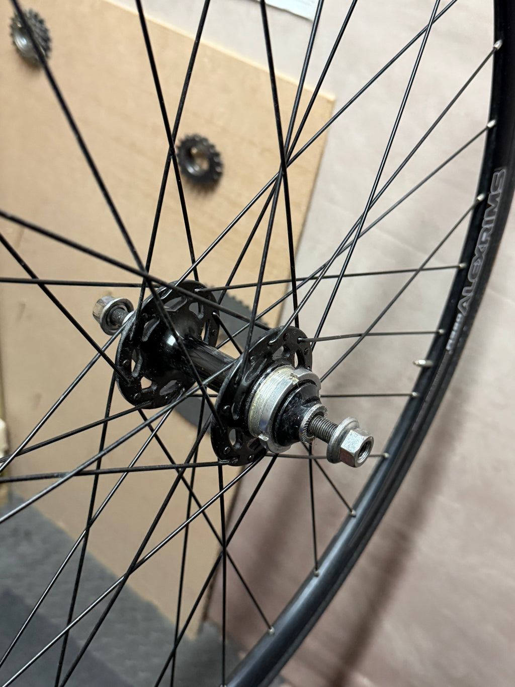 Alexrims 700c clincher track wheelset – black hub and axle at an angle