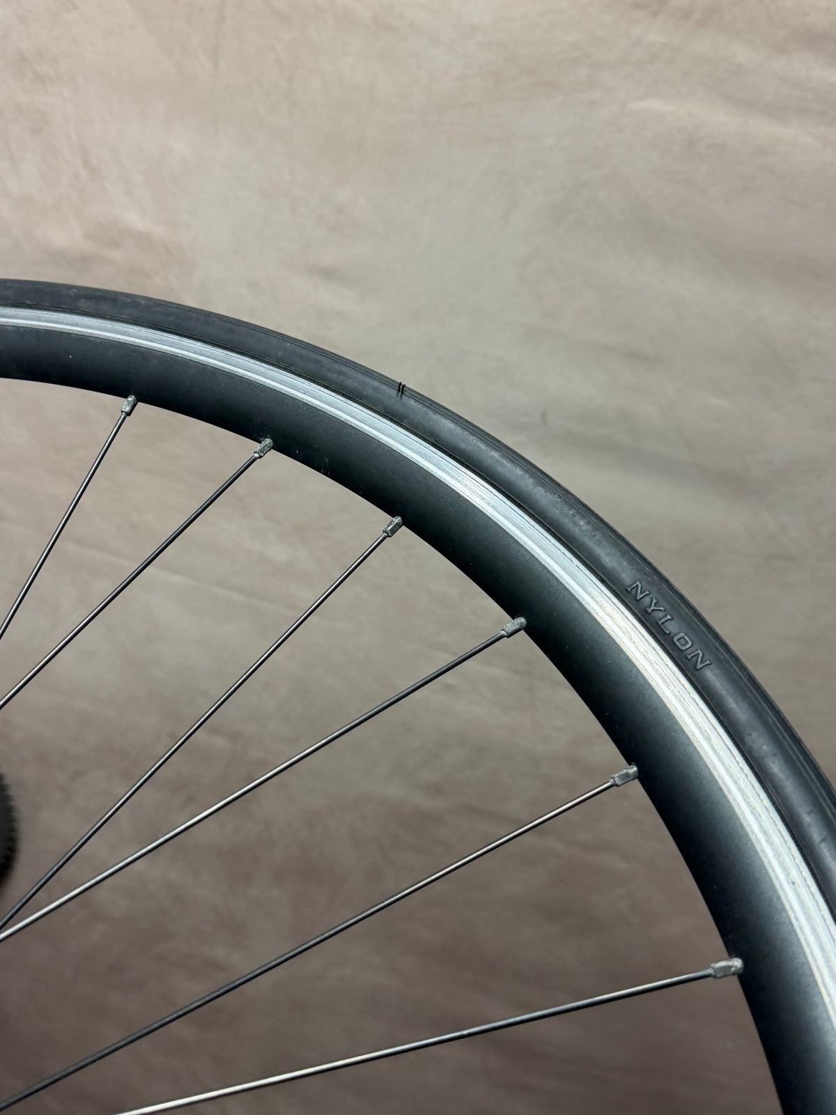 Gran Compe H Plus Son 700c track front wheel – upper tyre and rim profile