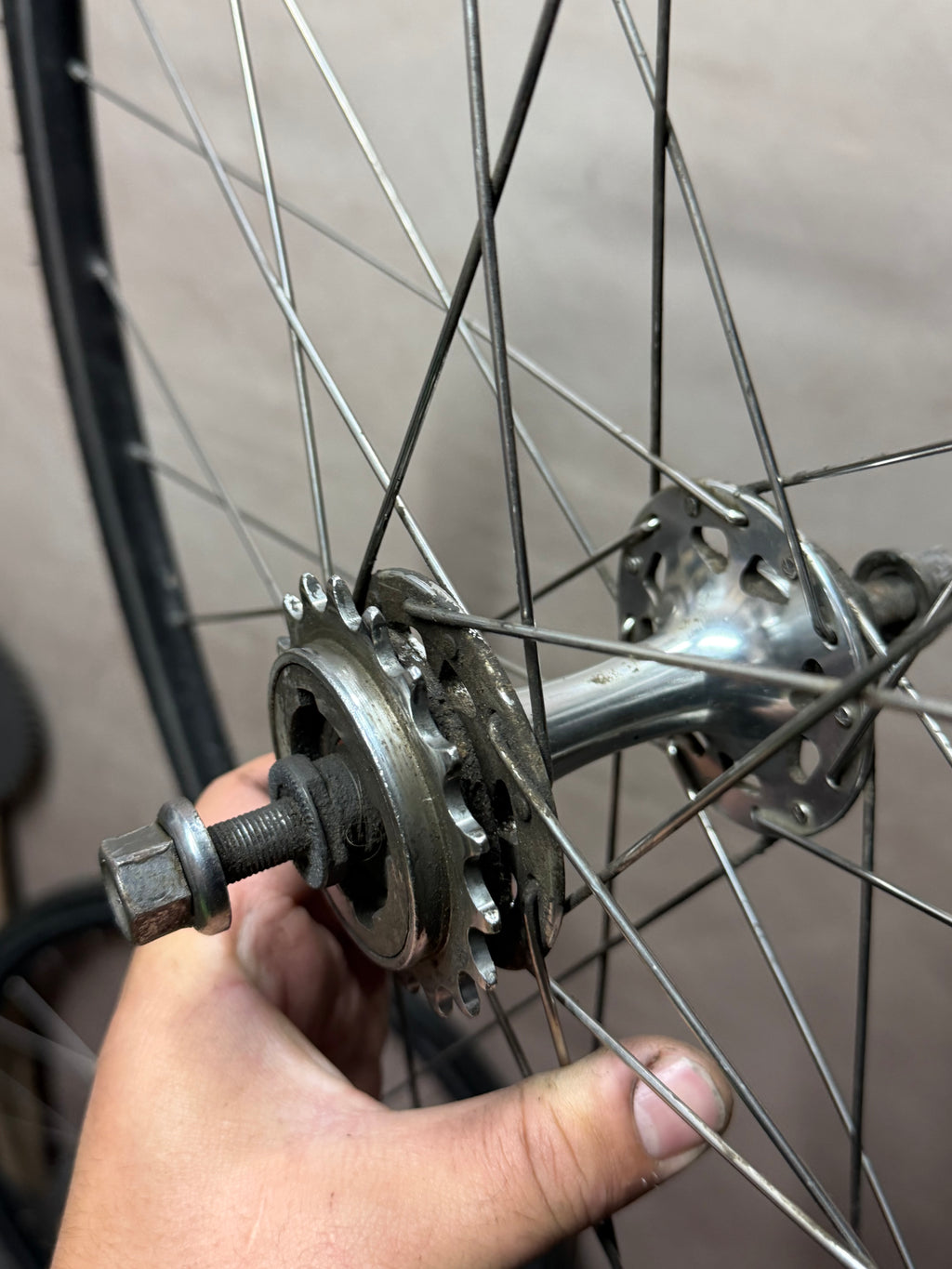 700c single speed clincher wheelset – rear hub threading and axle