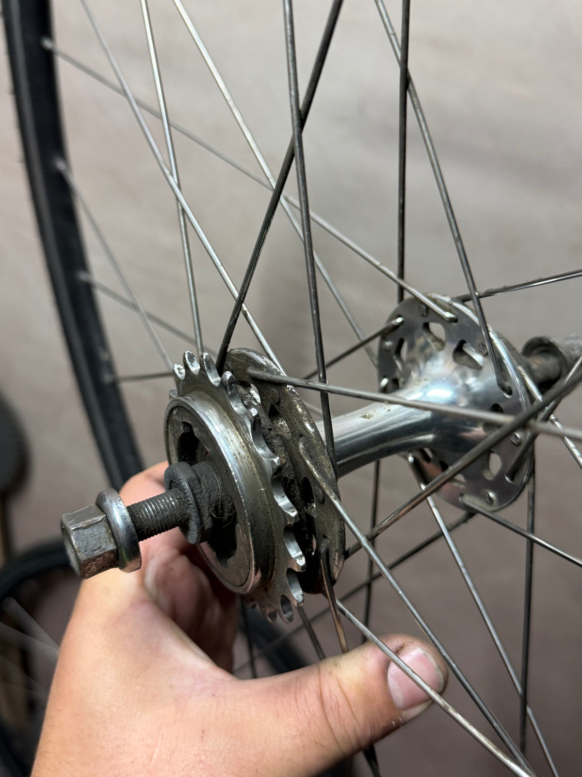700c single speed clincher wheelset – rear hub threading and axle