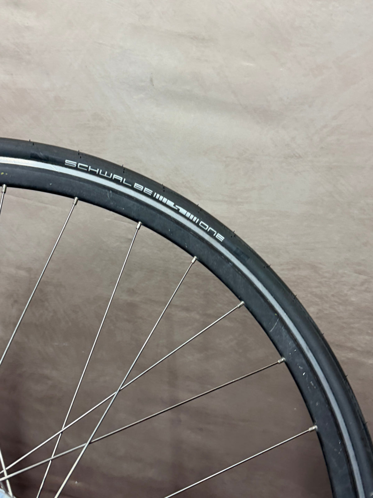 700c single speed clincher wheelset – upper tyre and rim profile