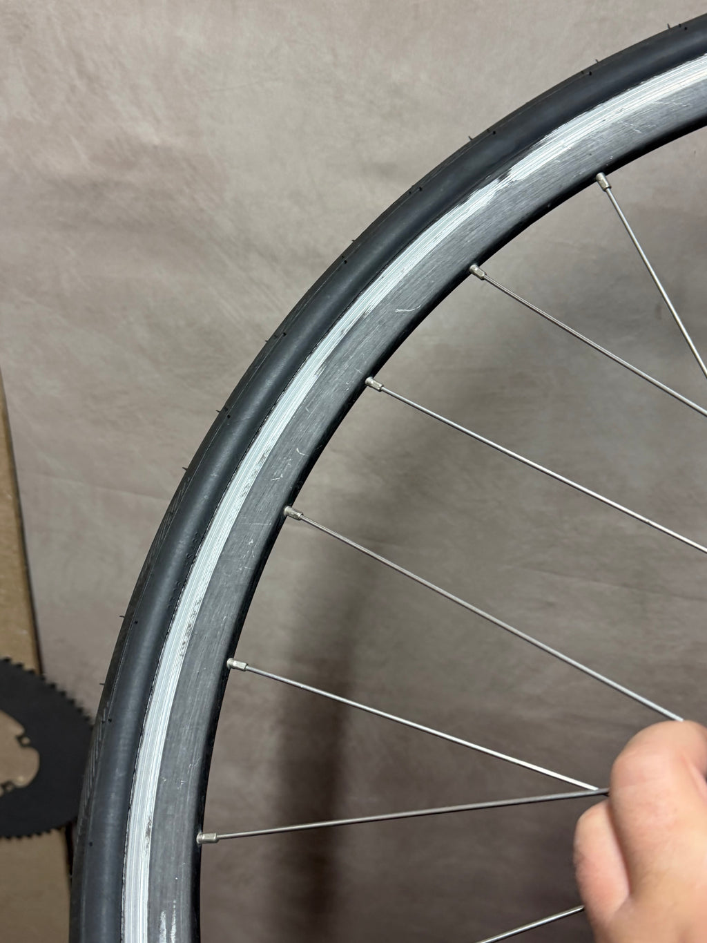 700c single speed clincher wheelset – rim braking surface and tyre