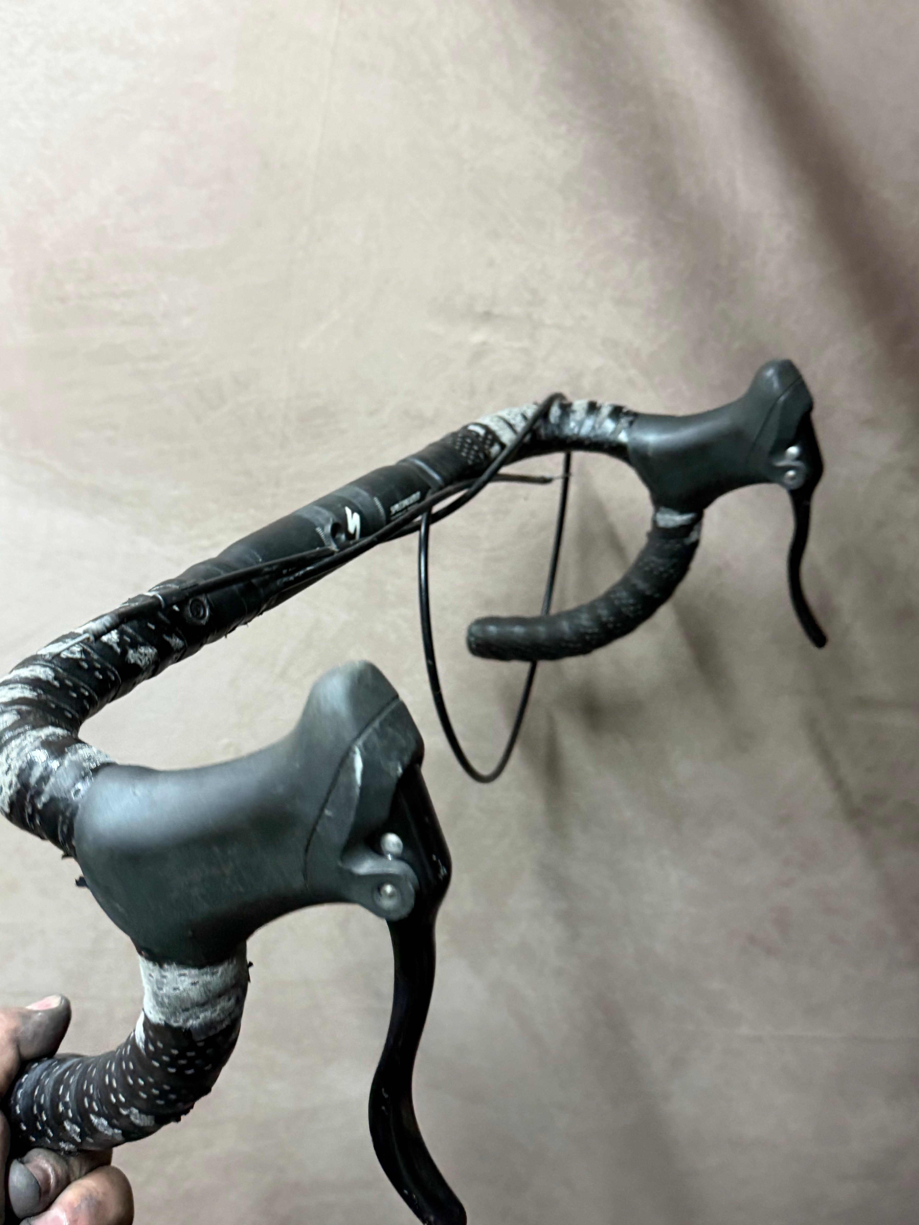 Specialized 42cm Drop Handlebars & Brake Levers – handlebars with both brake levers