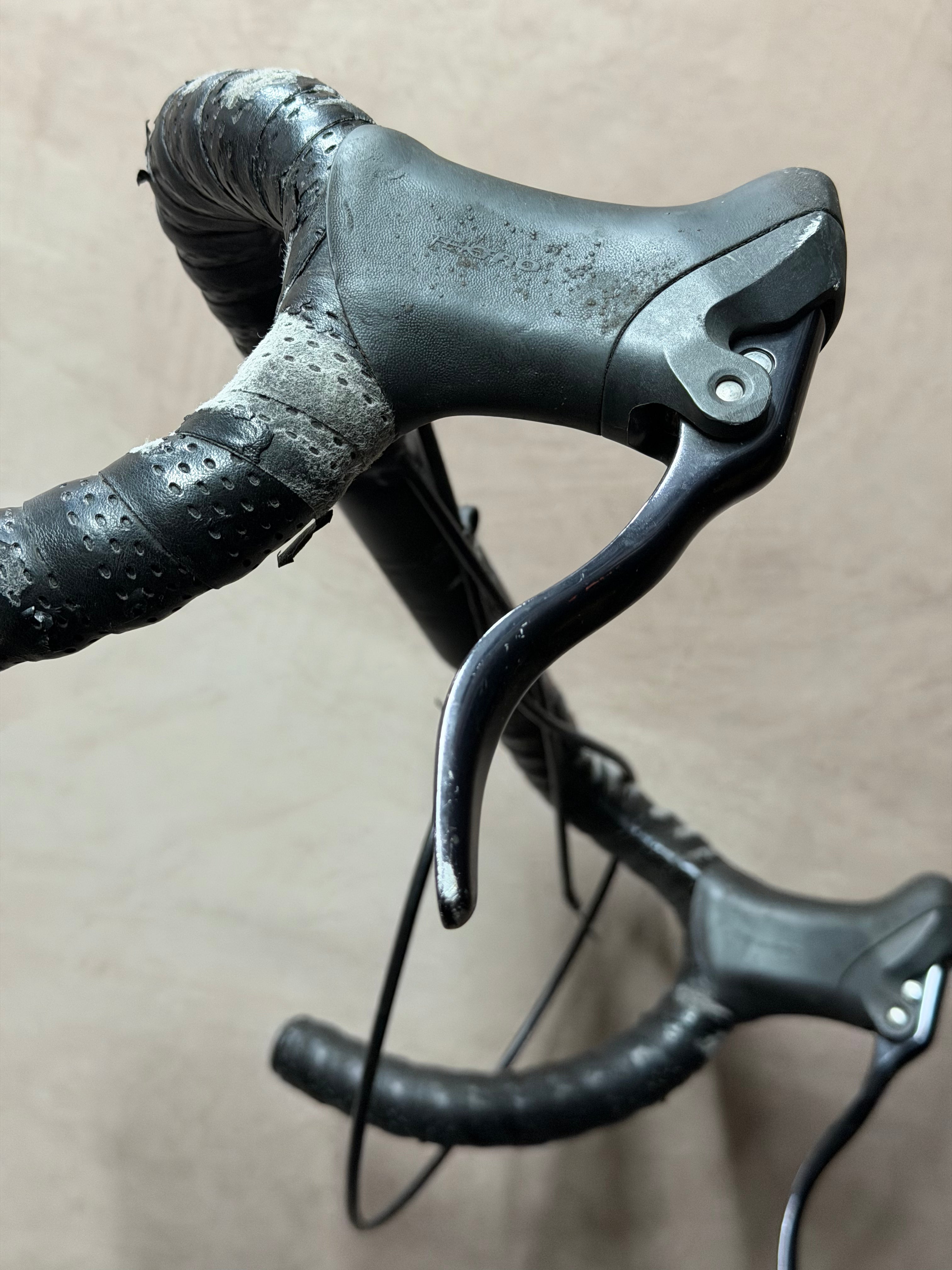 Specialized 42cm Drop Handlebars & Brake Levers – brake hood and lever blade