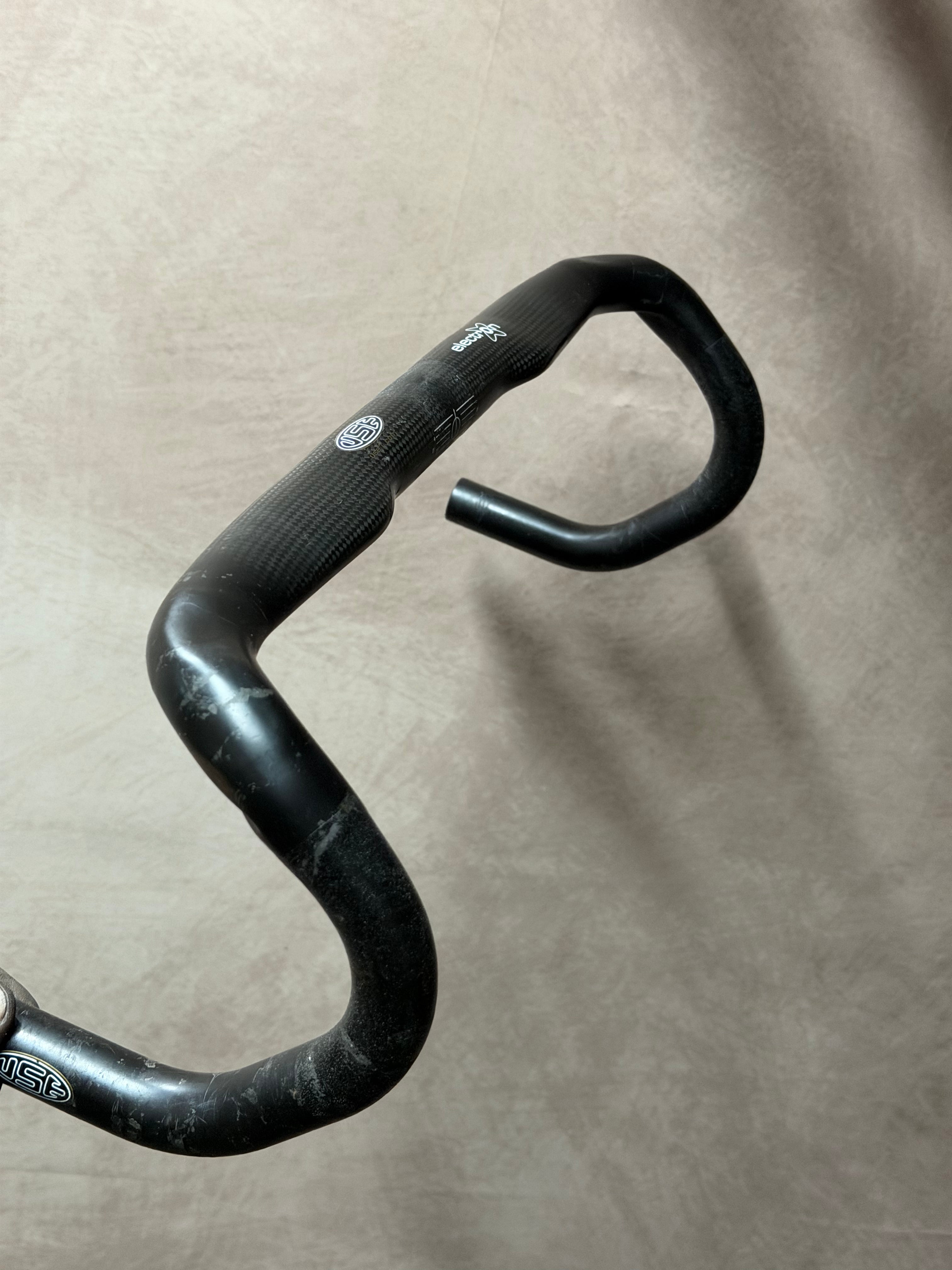 USE Carbon Drop Handlebars 44cm, 31.8mm – full handlebar shape