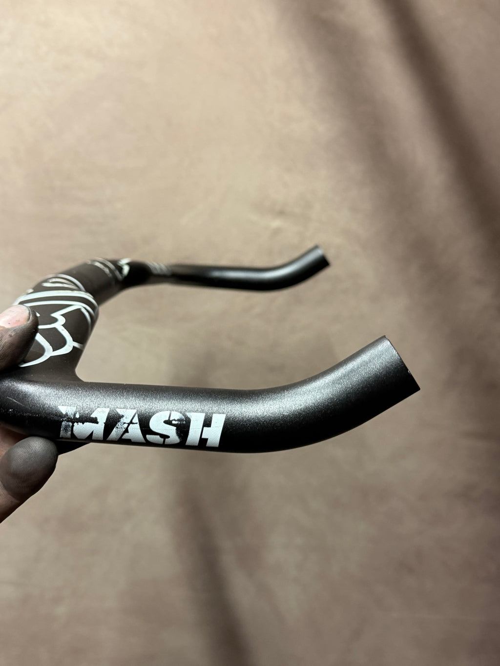Cinelli MASH Bullhorn Handlebars 40cm – MASH graphics on both extensions