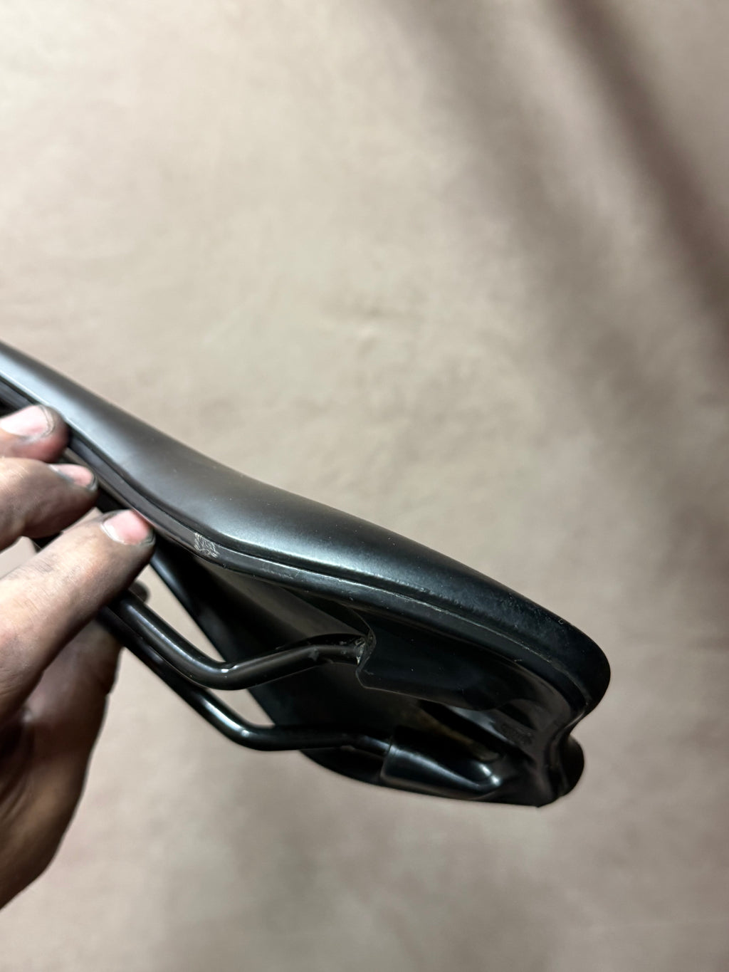 Gusset Bicycle Saddle – underside and side profile