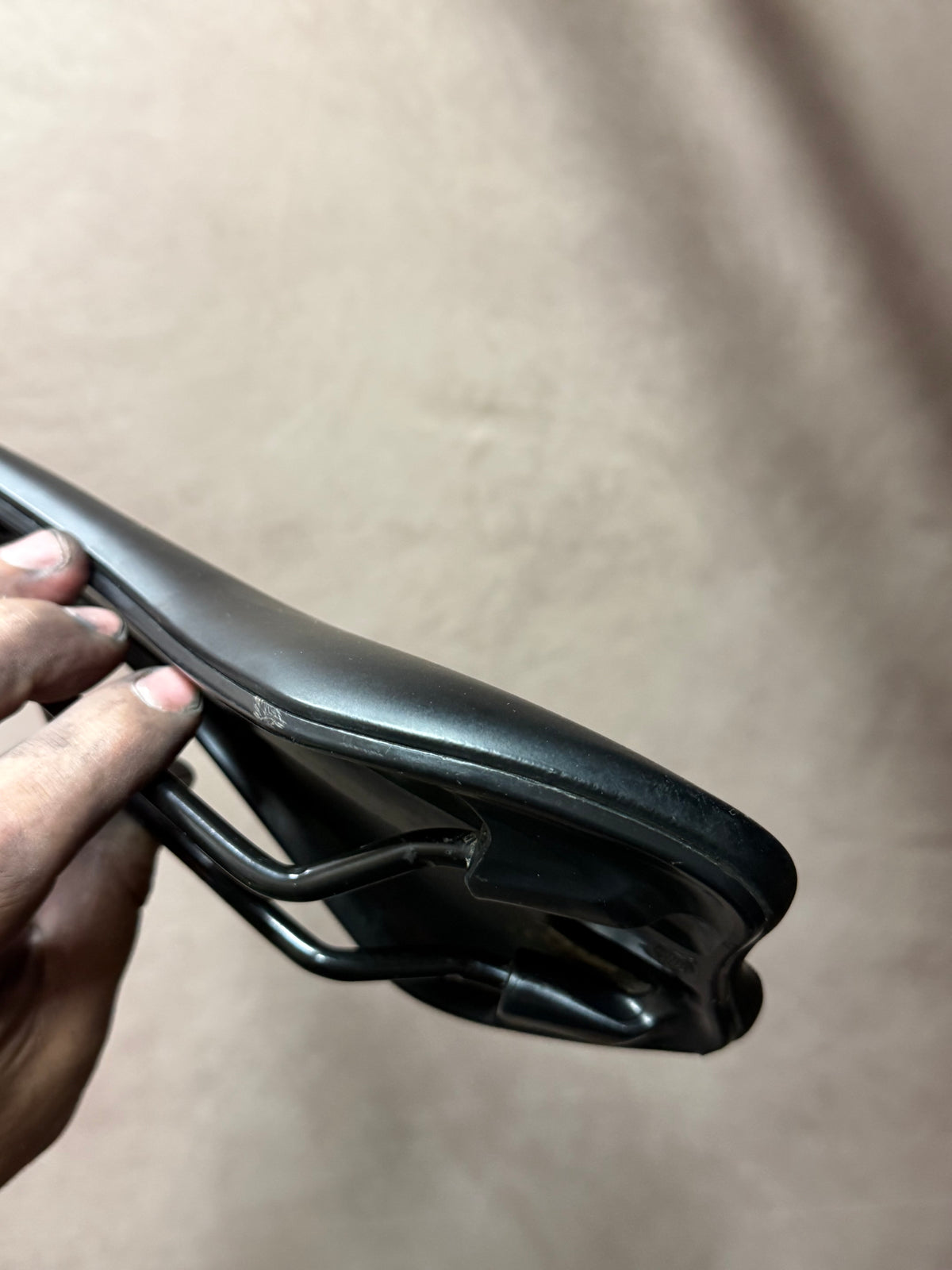 Gusset Bicycle Saddle – underside and side profile