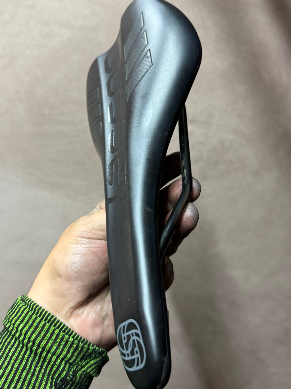 Gusset Bicycle Saddle – side profile and cover