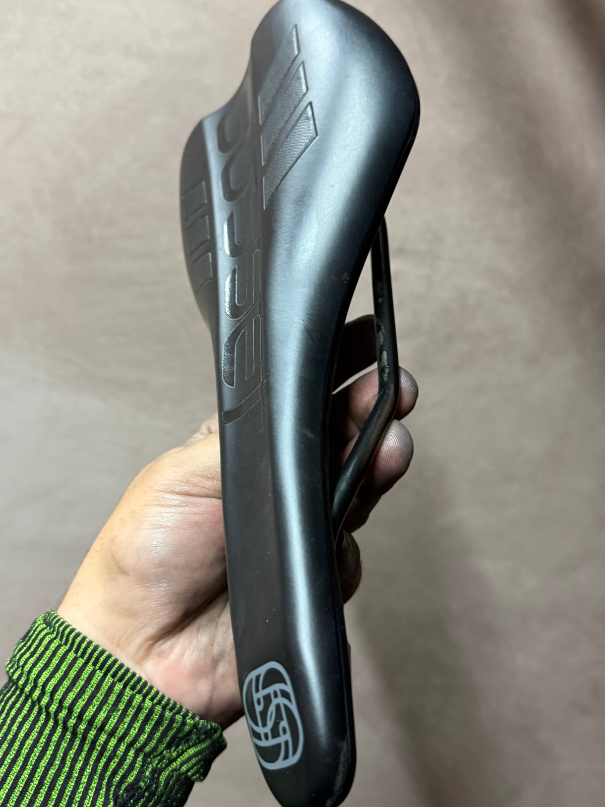 Gusset Bicycle Saddle – side profile and cover