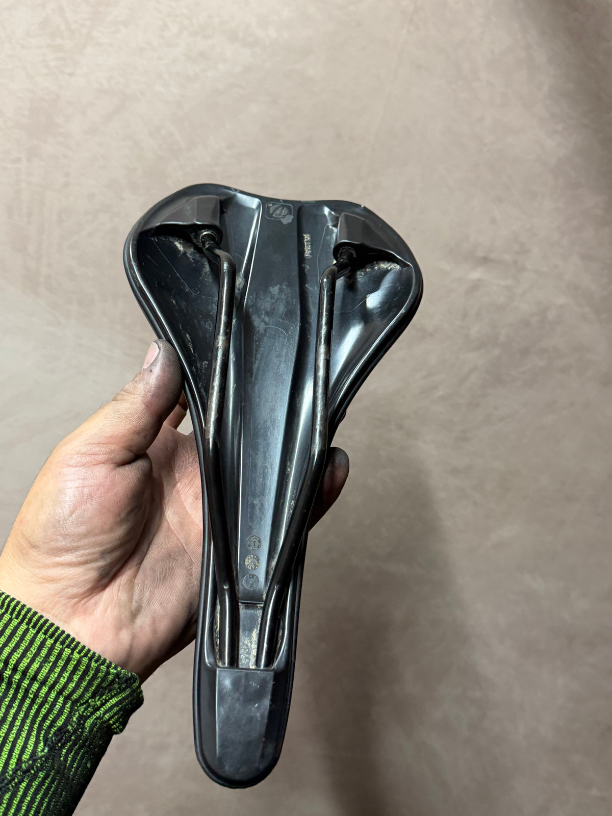 Gusset Bicycle Saddle – underside and rails