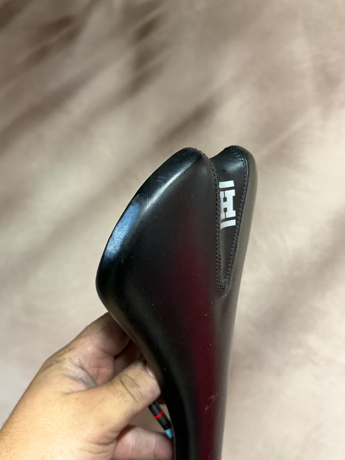 Hoy Bicycle Saddle – cover branding close-up
